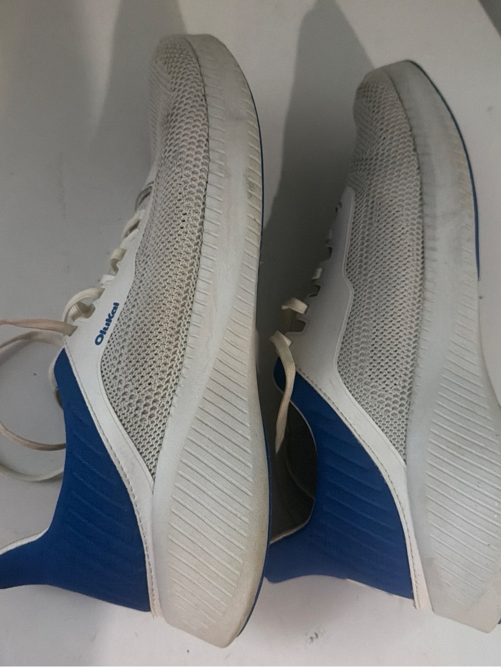 OluKai Island Hopper Sneakers Men whith and blue sz 12